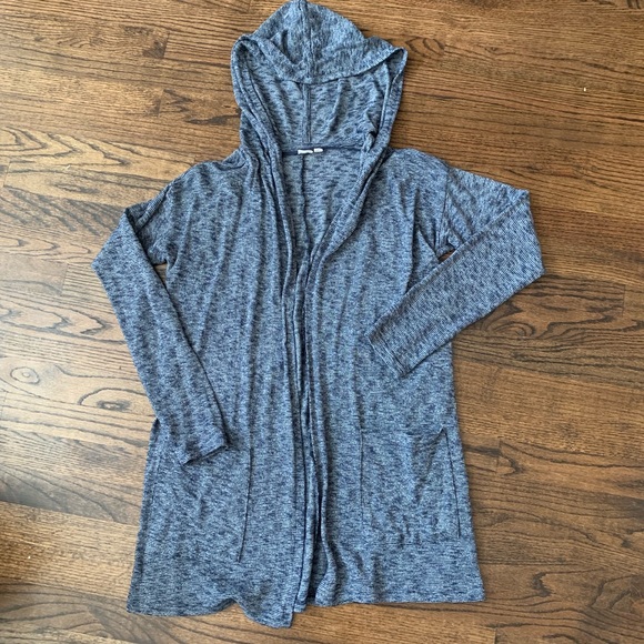 GAP Sweaters - EUC Gap hooded lightweight cardigan sz S